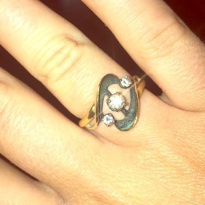 UNIQUE THREE DIAMOND RETRO RING